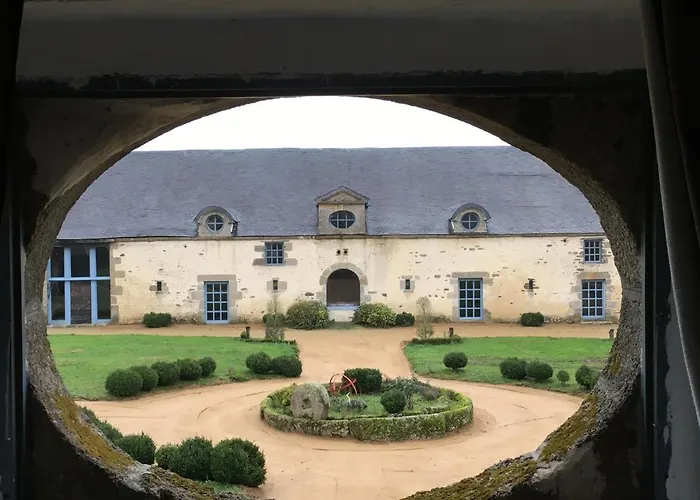 Chateau De La Chasse-Guerre