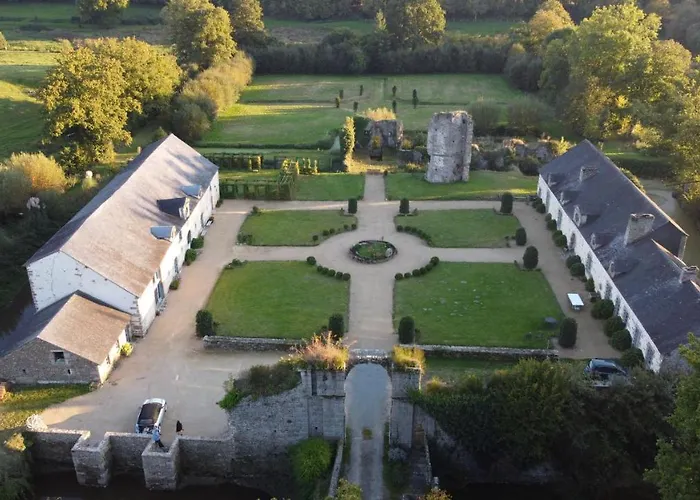 Chateau De La Chasse-Guerre