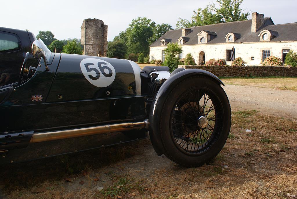 Chateau De La Chasse-guerre Hardanges
